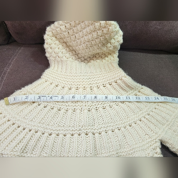 **SOLD** Carraigdonn Merino Wool Cable Knit Sweater - Picture 5 of 7